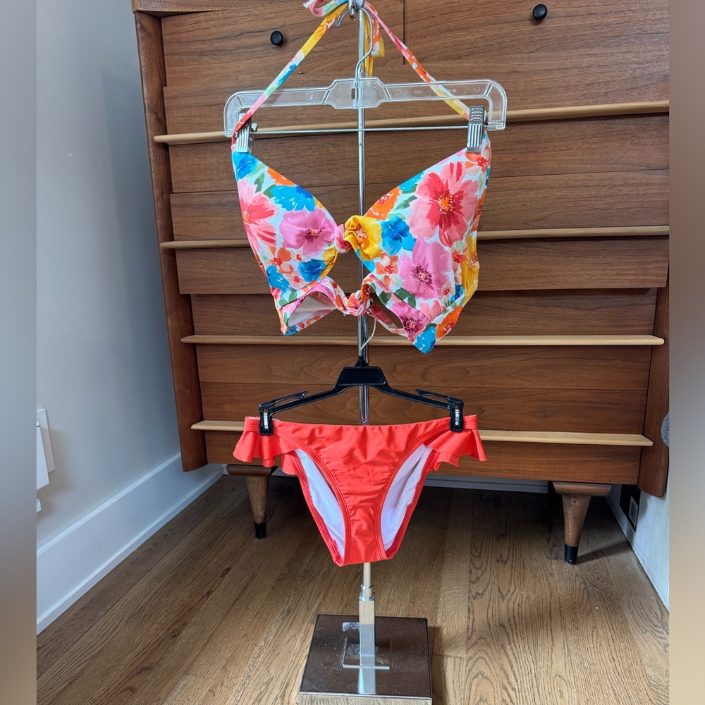 Floral bikini top with orange Loft flutter side bottom Top 34D bottom M NWT